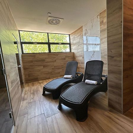 Hotel Dolphin - Adult Friendly Сенец Экстерьер фото